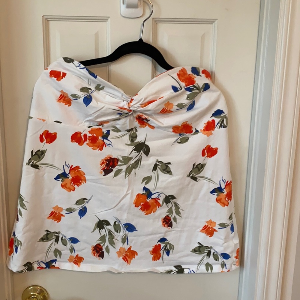 Torrid floral strapless summer top.